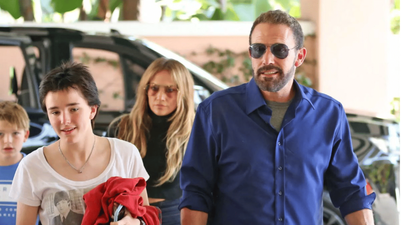 Jennifer Lopez spotted with Ben Affleck