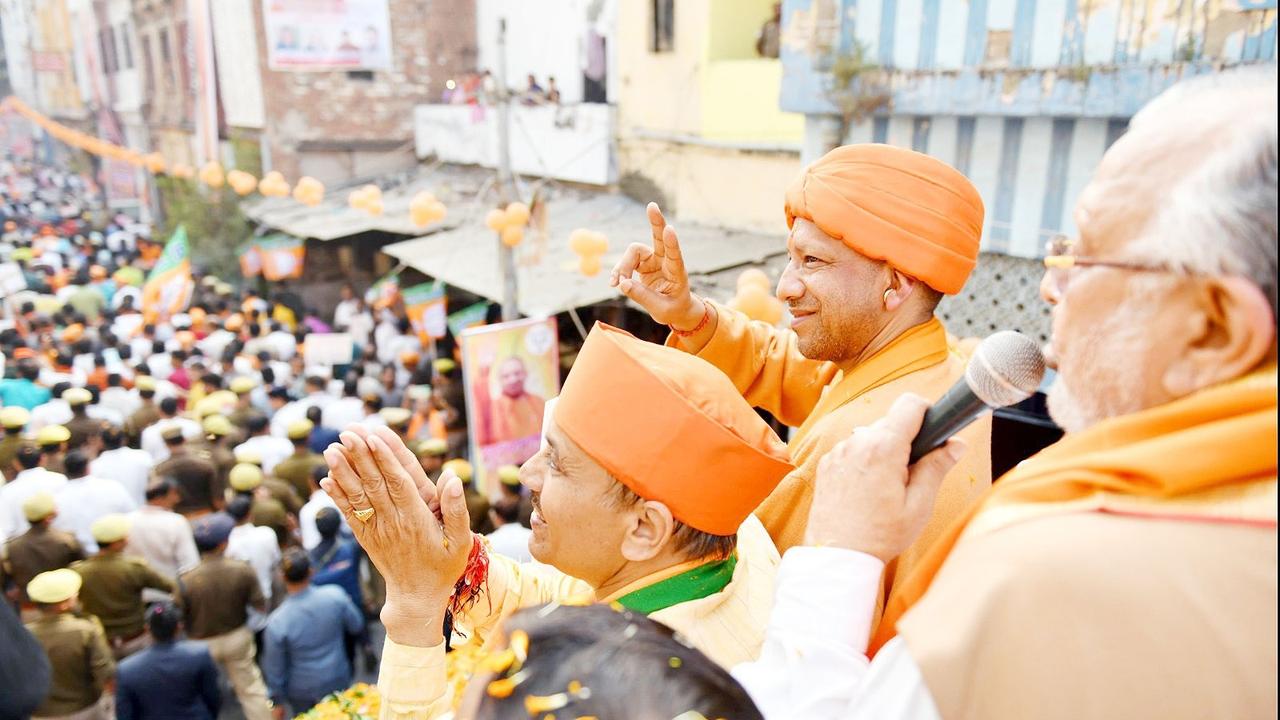 kanpur-sisamau-road-show-cm-yogi