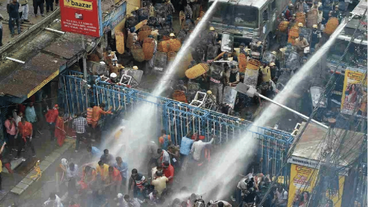 Kolkata police used water cannon on protesters