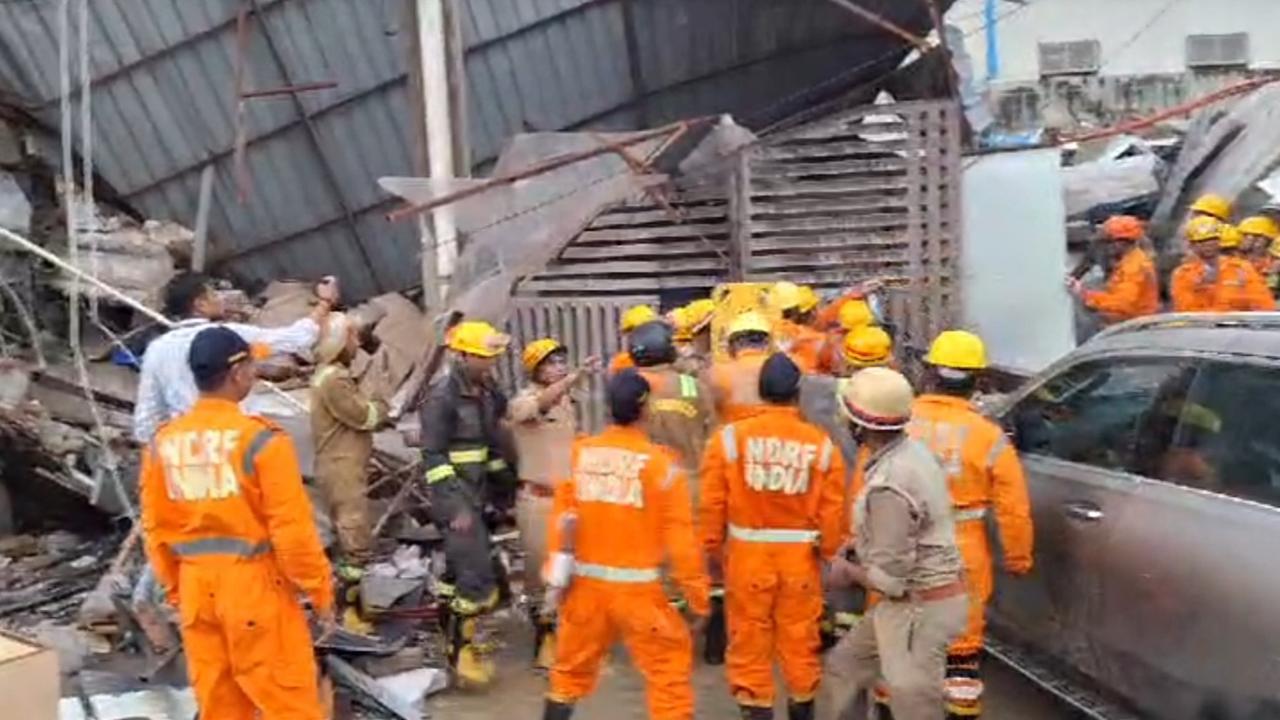 Lucknow Building Collapsed