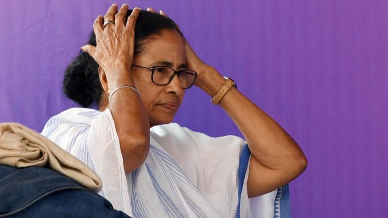 Mamata Apologises For Delay In Removing Top Officials In Kolkata Horror Rape-Murder Case