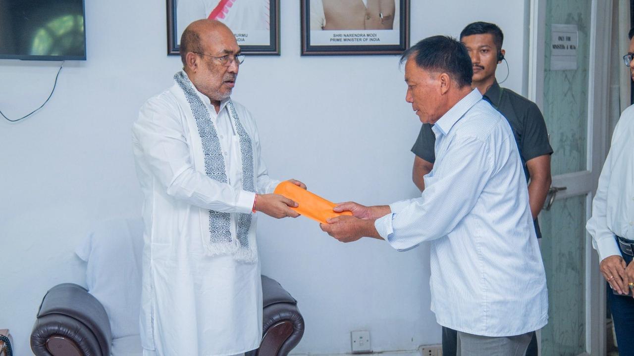 Manipur CM N Biren Singh hands over Ex-Gratia of Rs 10 lakh to families of those who were killed in fresh violence