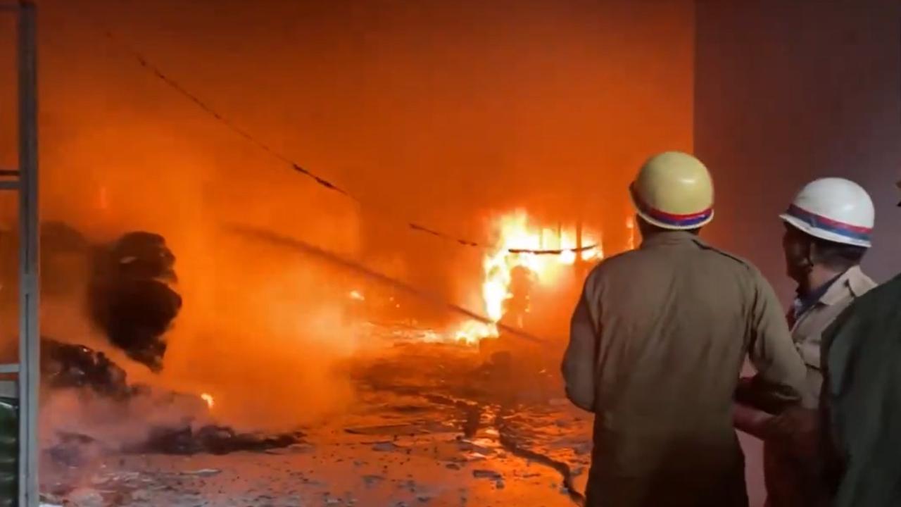 Massive Fire Breaks Out at Masala Factory in UP's Agra, Firefighters on Scene