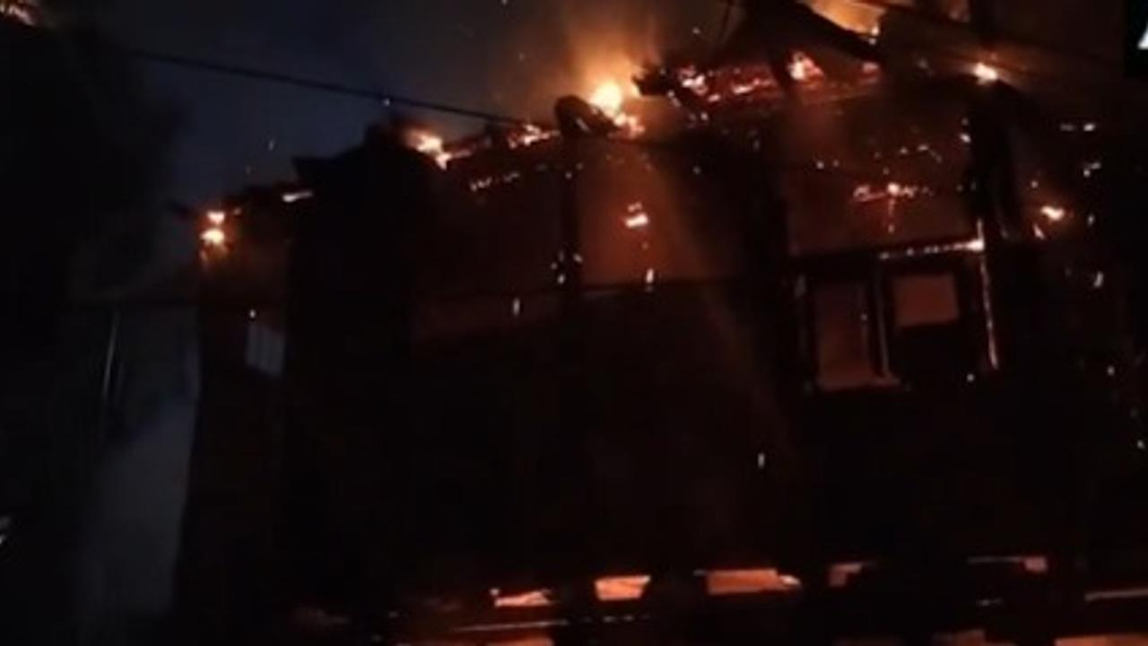 Massive fire engulfs building in Shimla