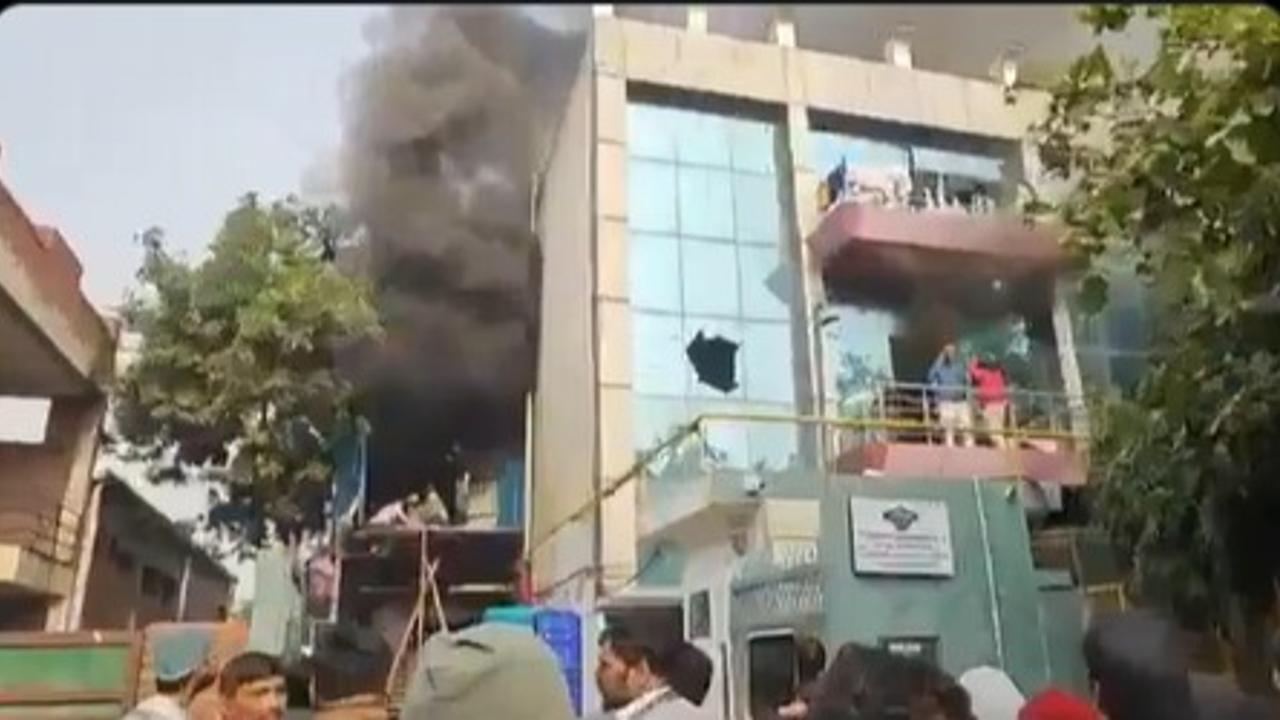 Massive Fire in Greater Noida's Bread Factory