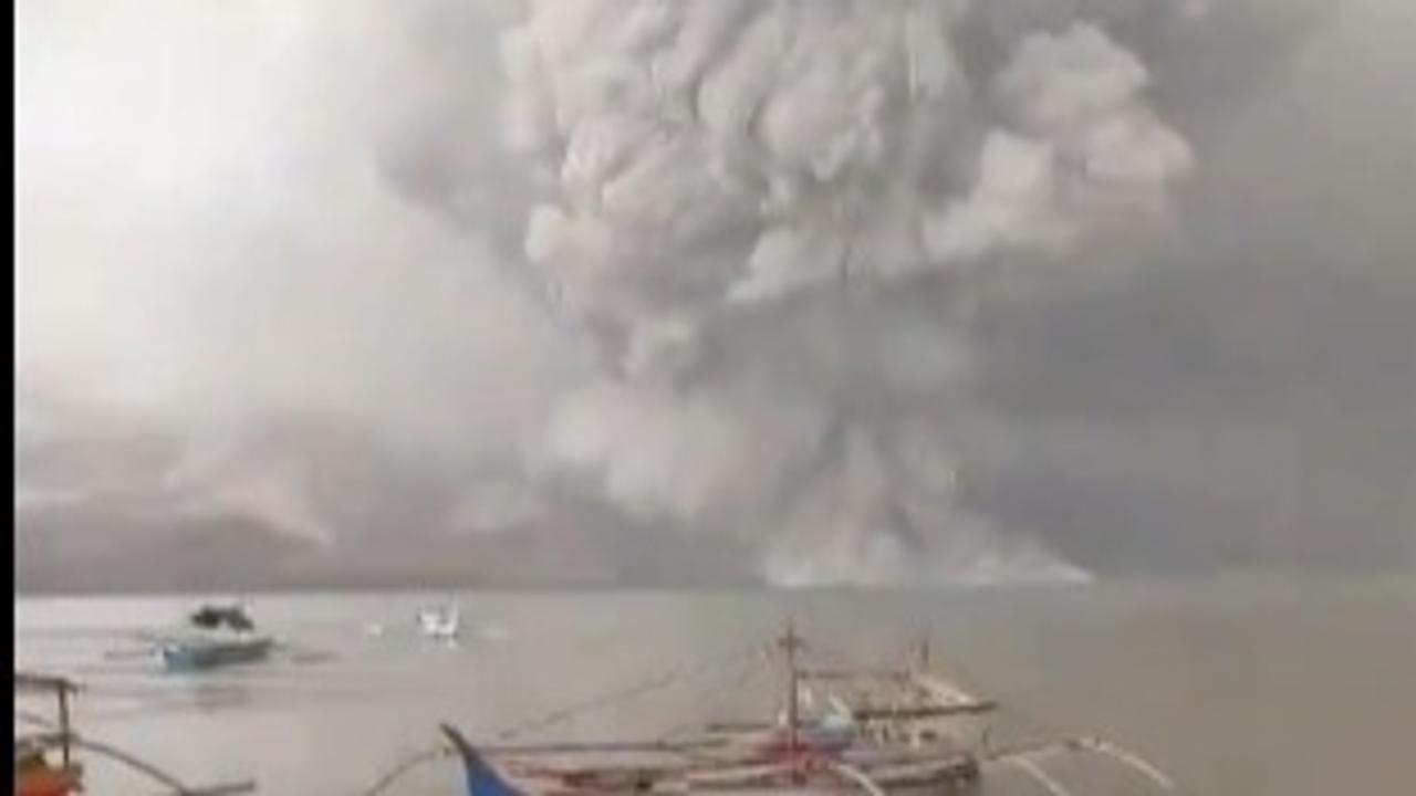  Mount Ruang volcano eruption in Indonesia resembles a surreal painting