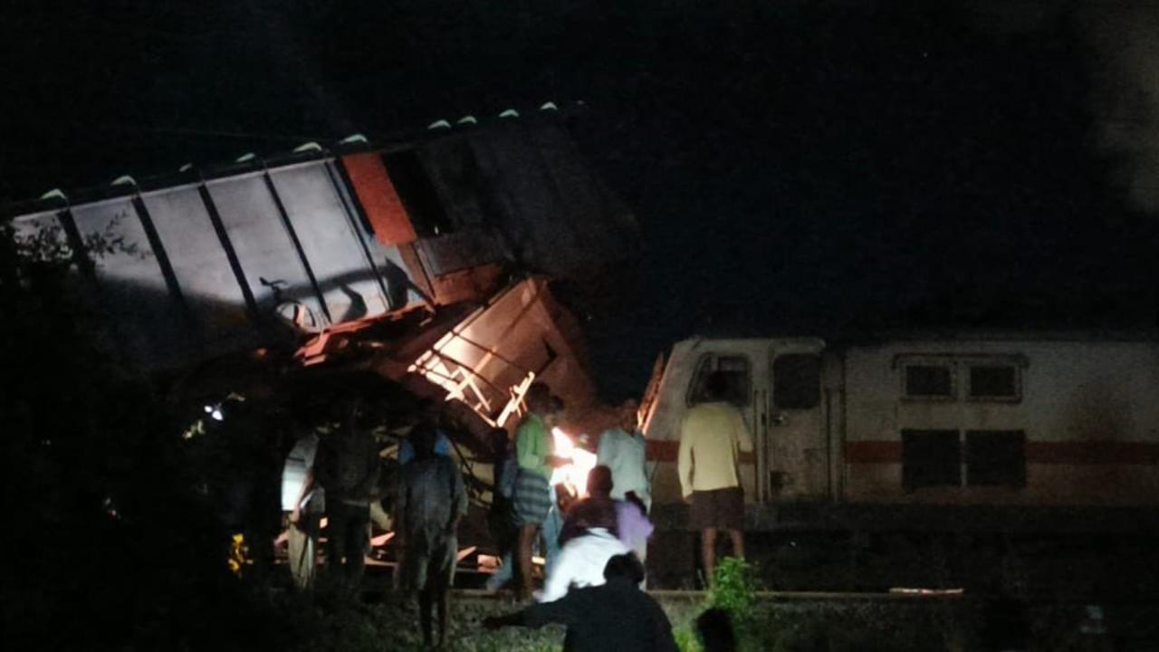 Mysore-Darbhanga express train collides with goods train in Tamil Nadu