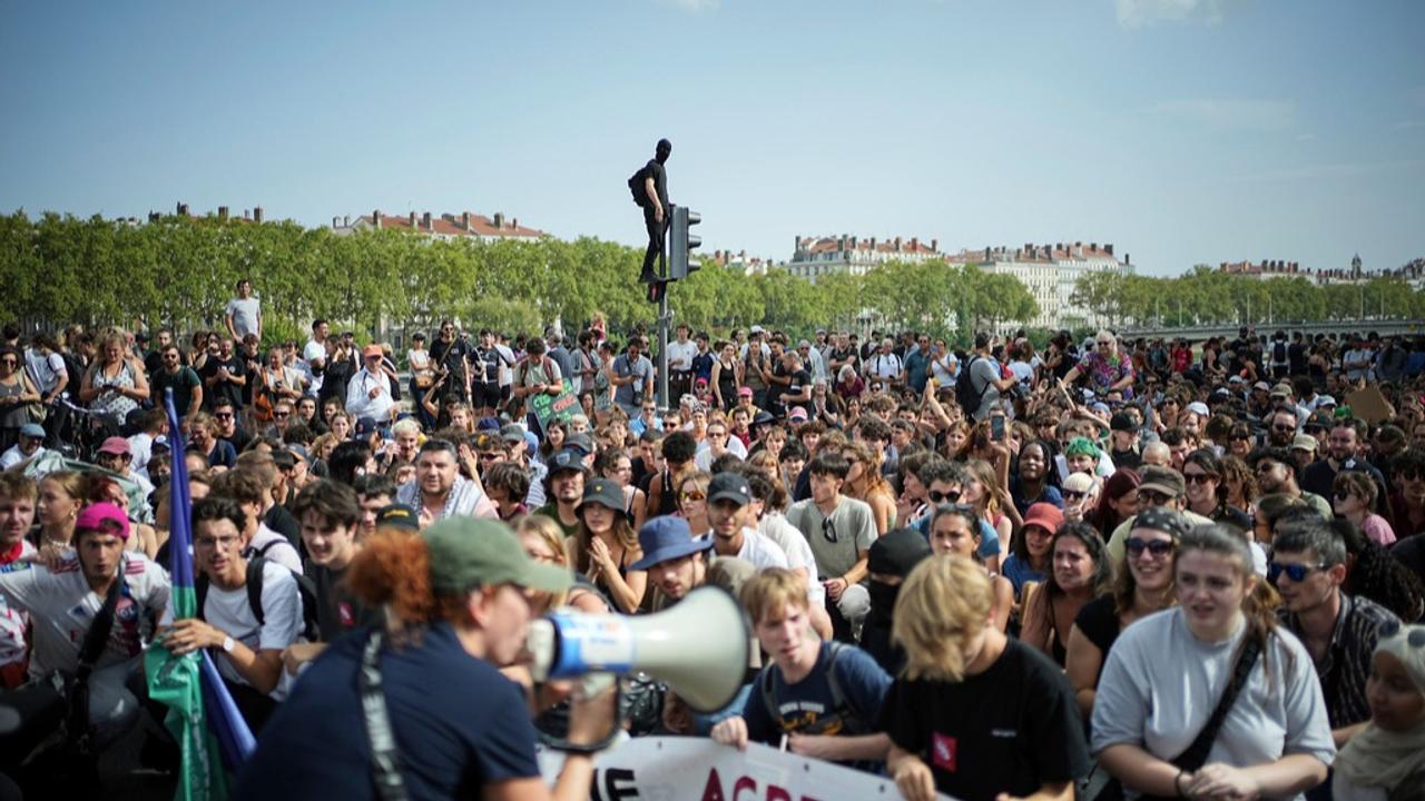 Nationwide Demonstrations Ignite in France Over Prez Macron’s Appointment of New PM Barnier