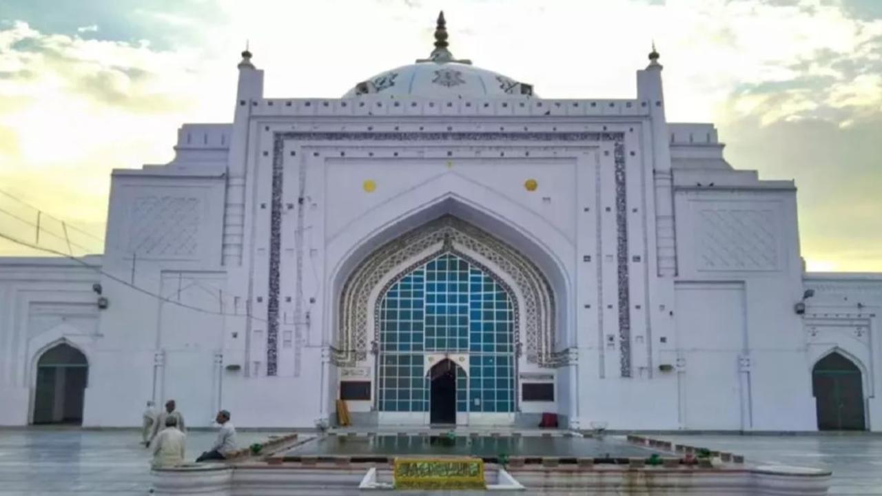 Neelkanth Mahadev Temple or Jama Masjid!