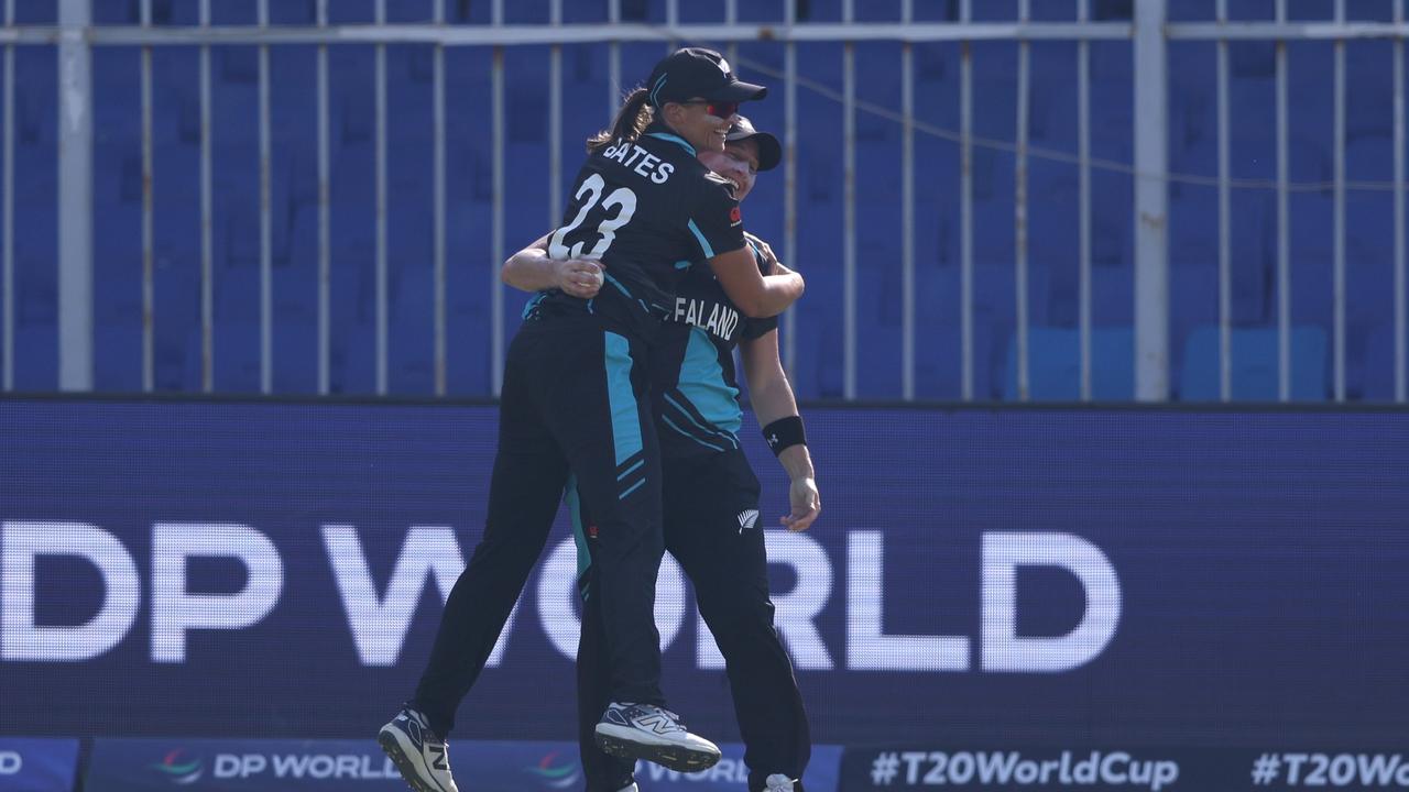 New Zealand increase pressure on India with thumping win over Sri Lanka