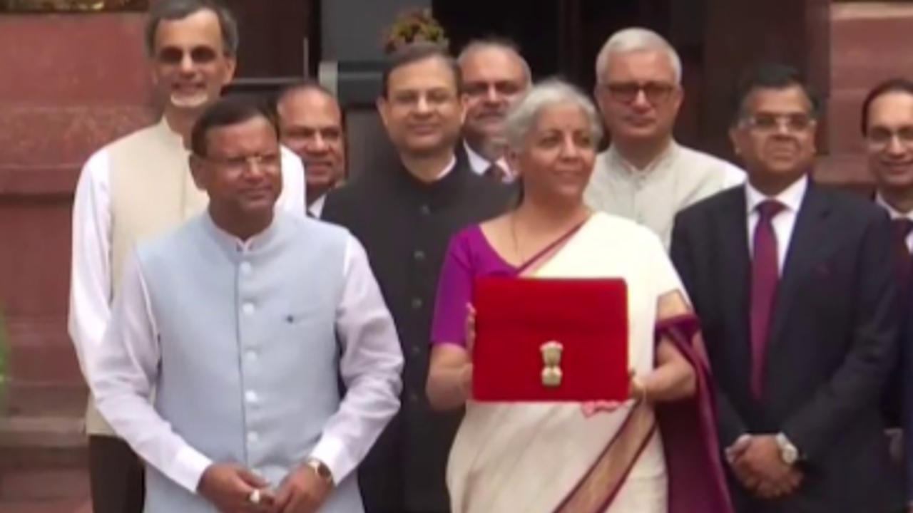 Nirmala Sitharaman Dons Magenta And Cream Saree For Budget 2024