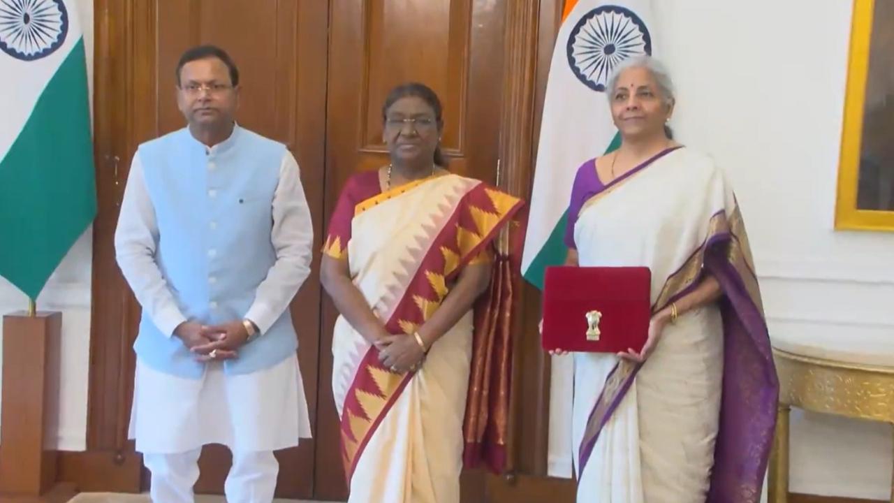 Nirmala Sitharaman meets President Murmu ahead of Budget speech