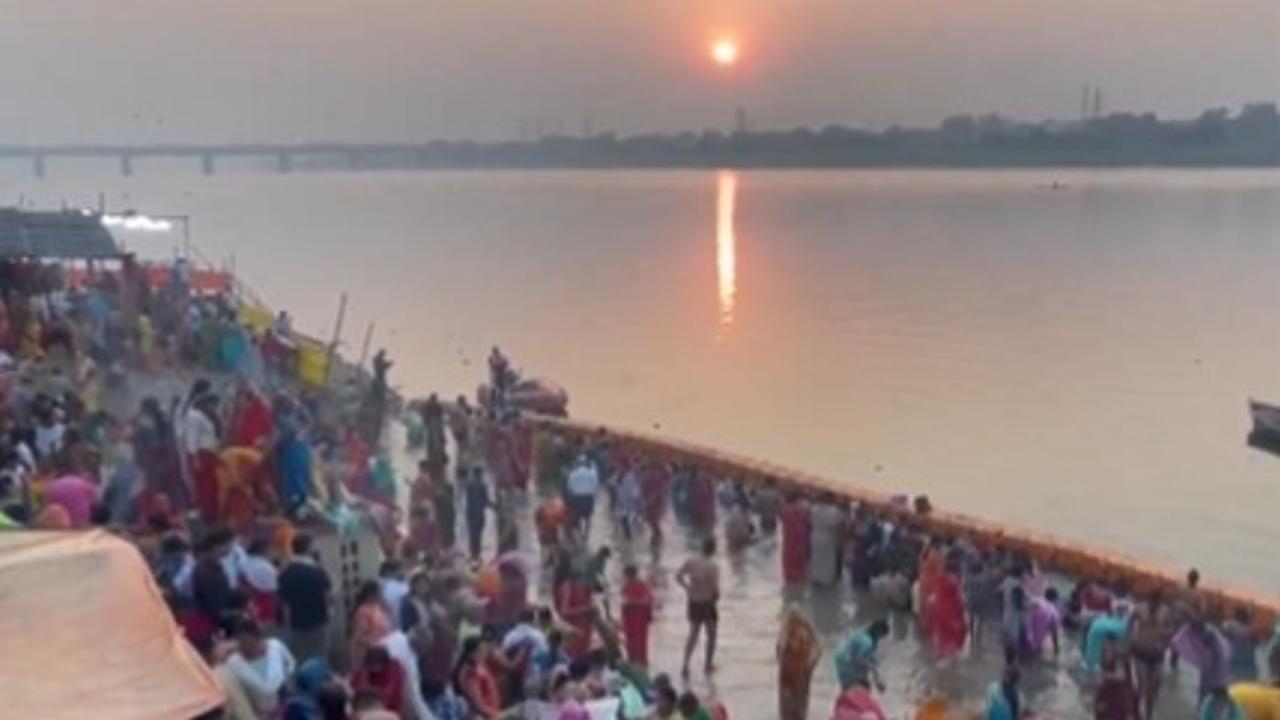 Over 2 lakh devotees take holy dip in Yamuna in Mathura on yam Dwitiyaa