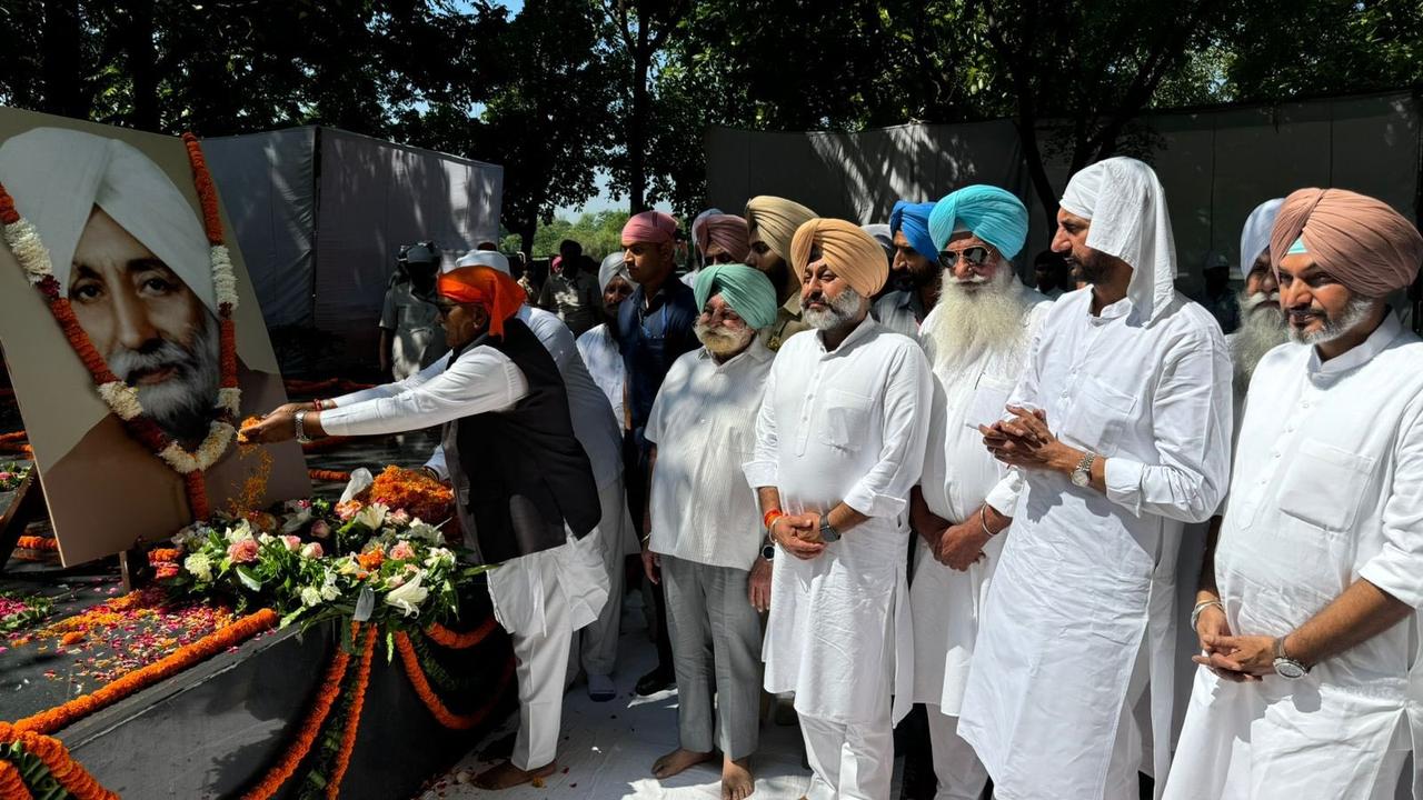 paid tribute to Beant Singh