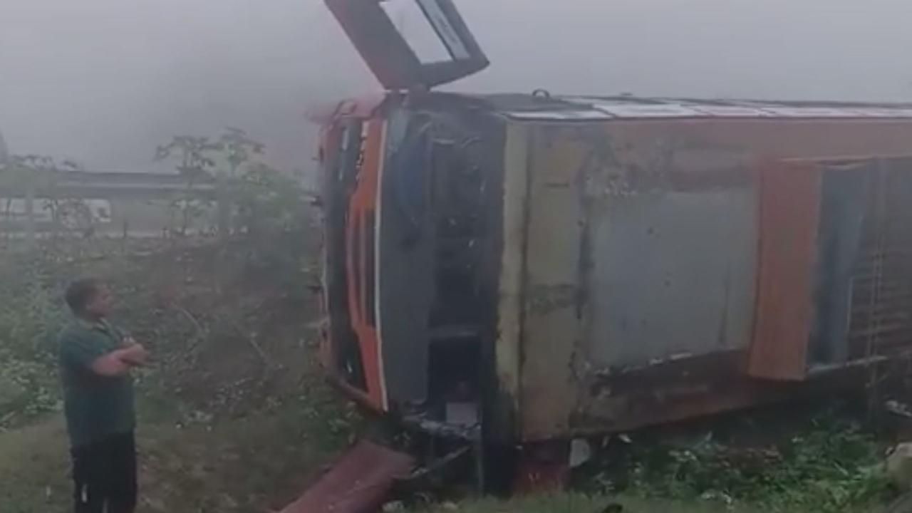 pilibhit bus accident news