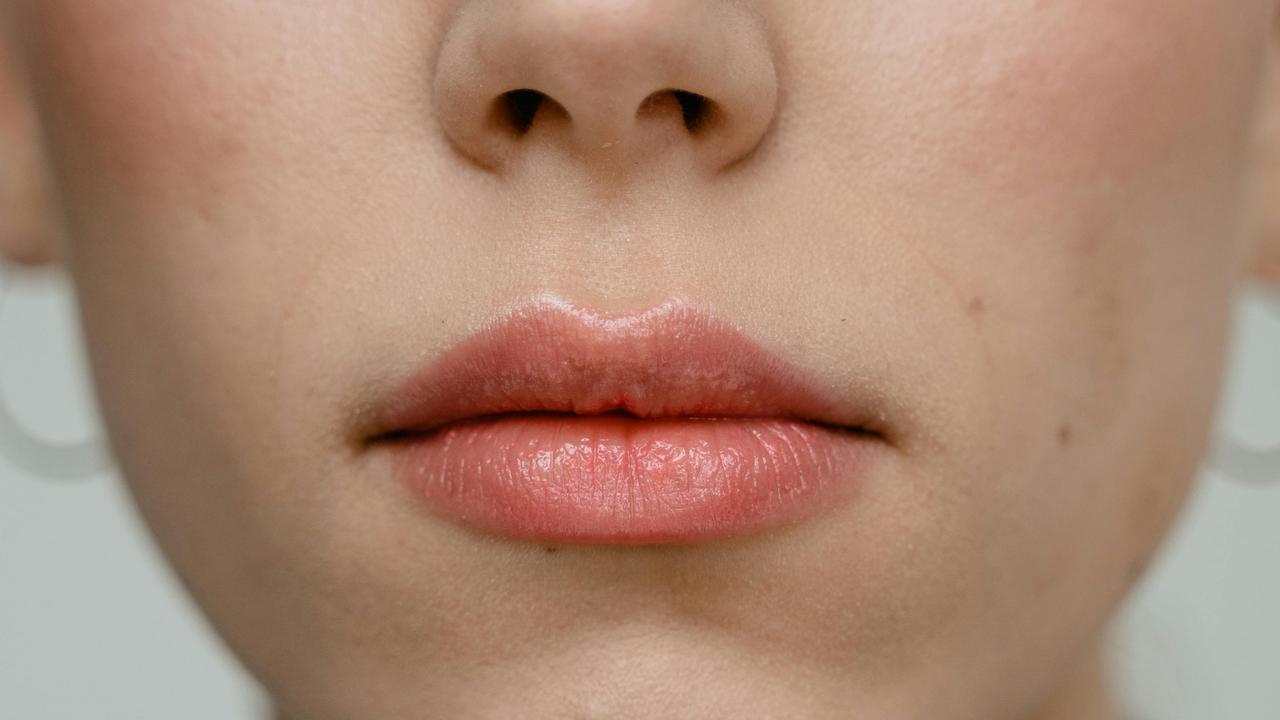 Plumped Lips Without Filler Or Other Injections? Here’s What An Expert Says