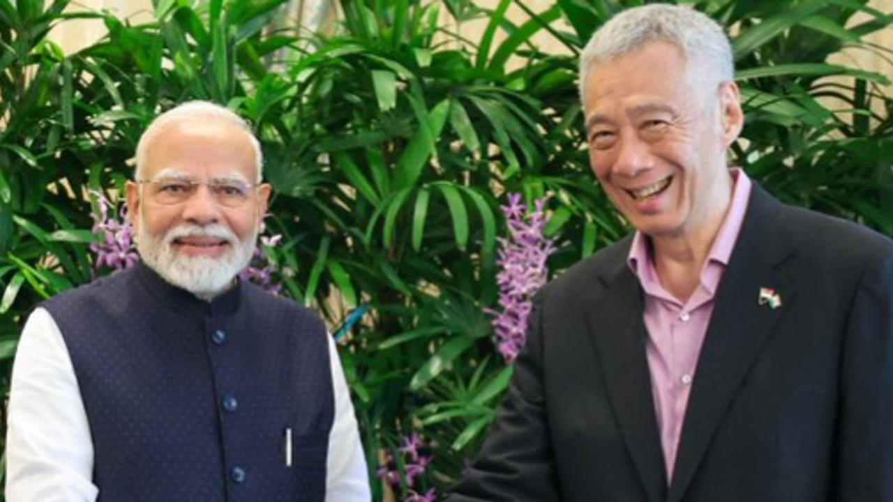 PM Modi Attends Lunch Hosted by Ex-Singapore Premier Lee Hsein