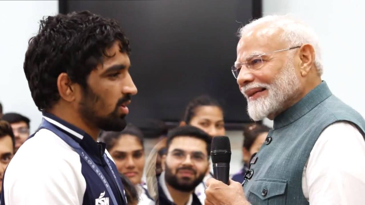 pm modi interacted with wrestler aman sehrawat