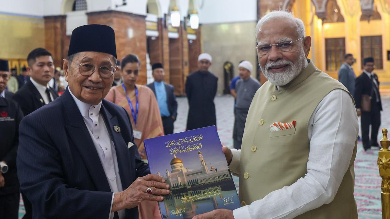 PM Modi visited Omar Ali Saifuddien Mosque in Brunei