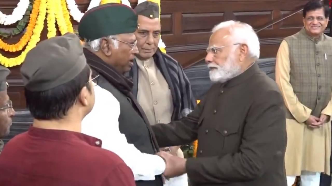 PM Narendra Modi interacts with Mallikarjun Kharge