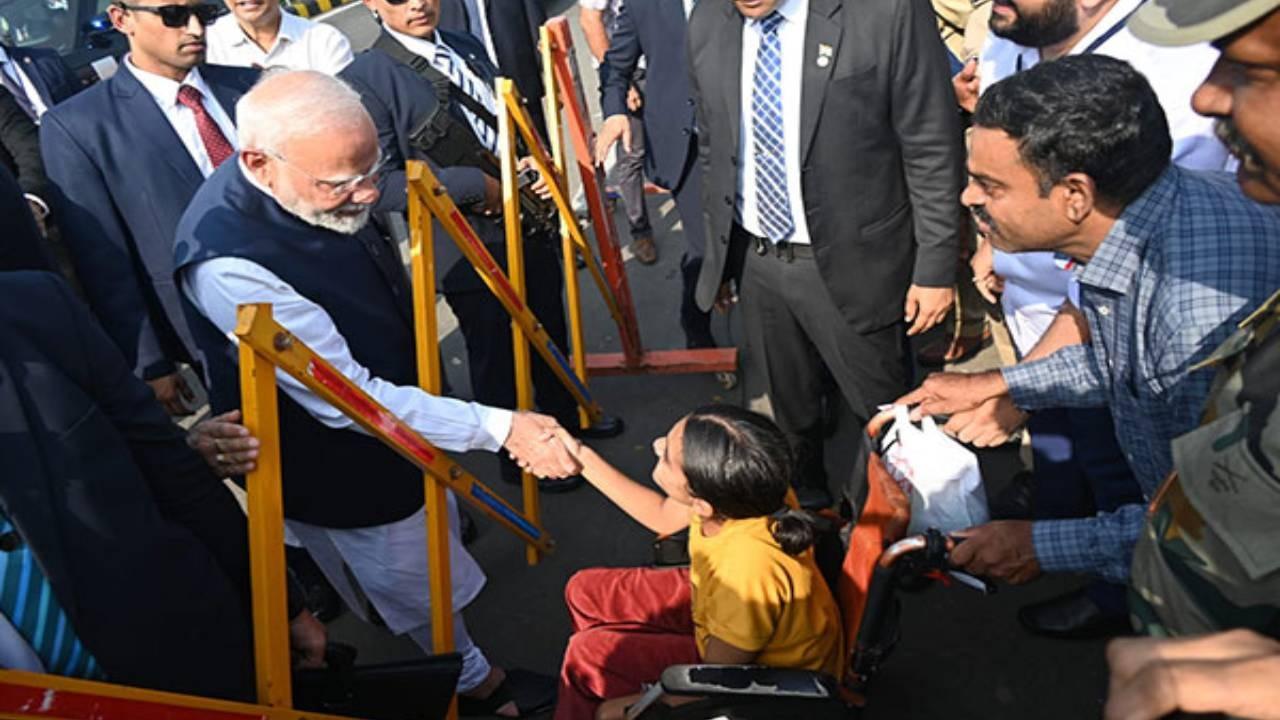 PM Narendra Modi meet differently-abled student diya gosai