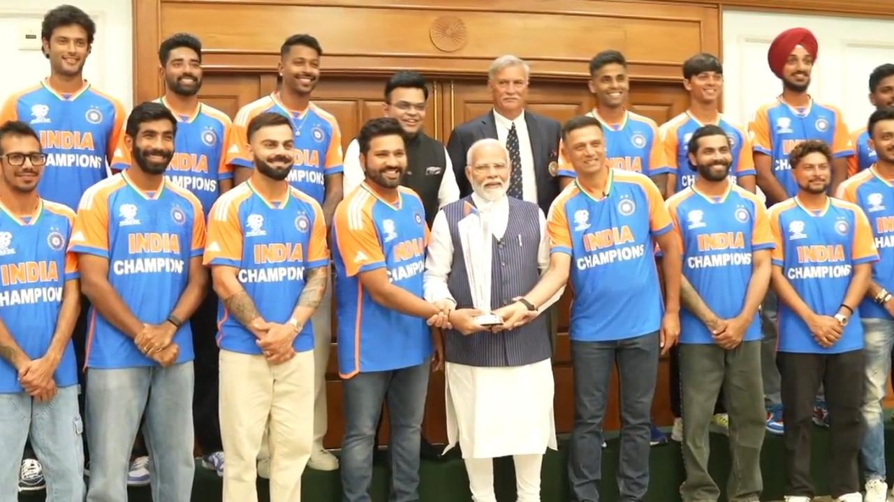 PM Modi With Team India