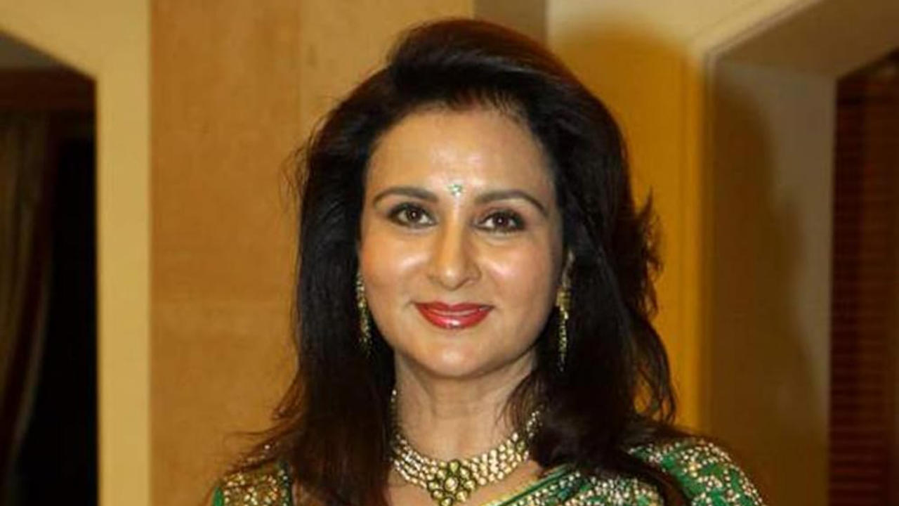 Poonam Dhillon robbed