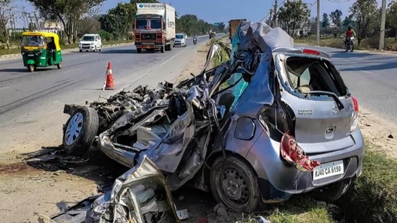 Father-daughter duo killed as car rams into truck in Rajasthan