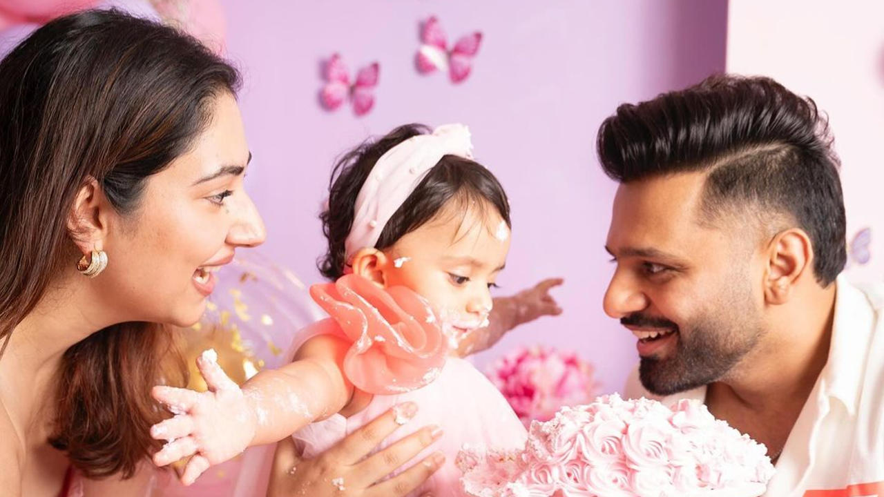 Rahul Vaidya and Disha Parmar with their daughter Navya.