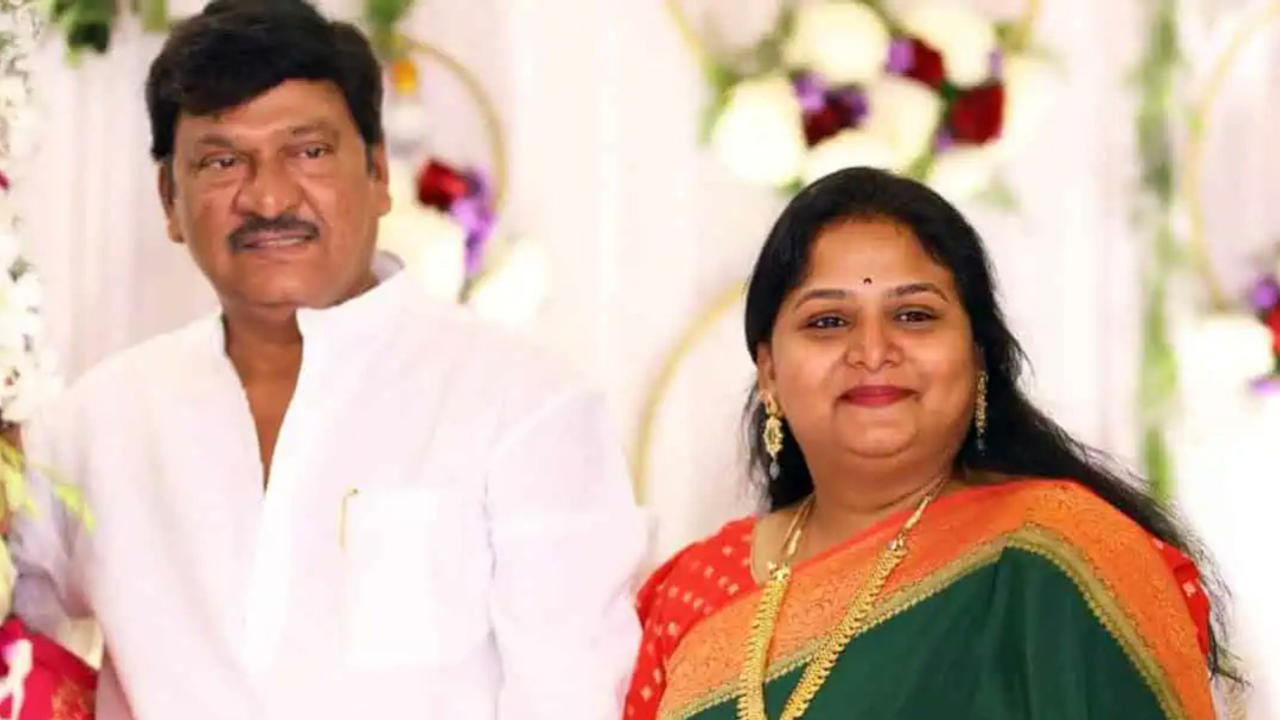 Rajendra Prasad's daughter Gayatri with him at an event