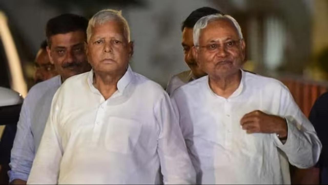 RJD president Lalu Yadav with JDU president and Bihar CM Nitish Kumar 