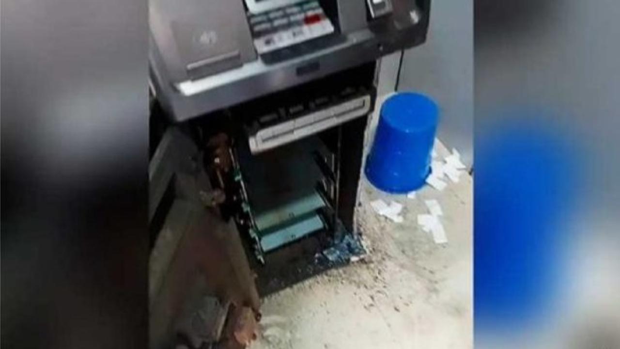 Robbers cut open two ATMs, flee with Rs 5.66 lakh in Nagpur district