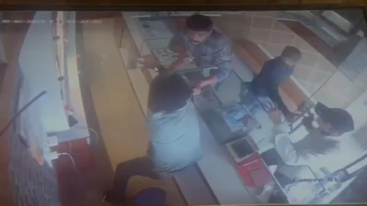 Robbery in Jewellery Shop