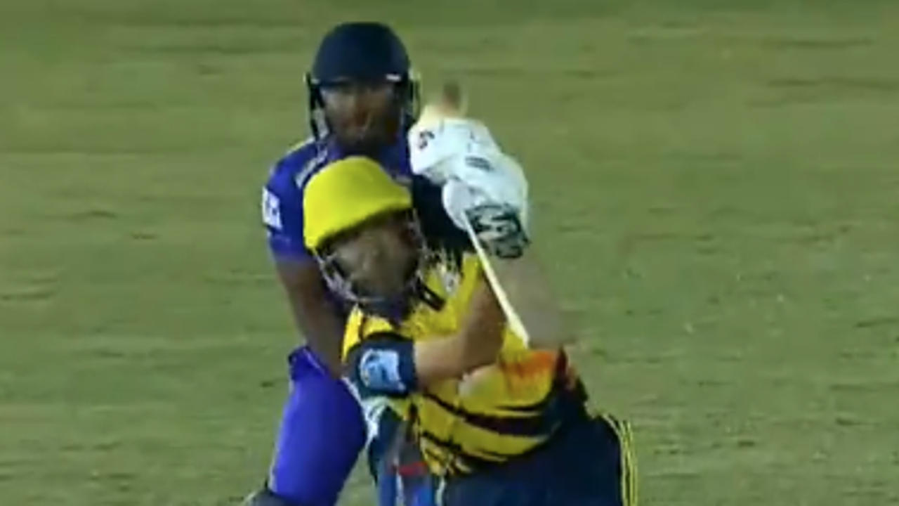 Robin Uthappa Hits a Six