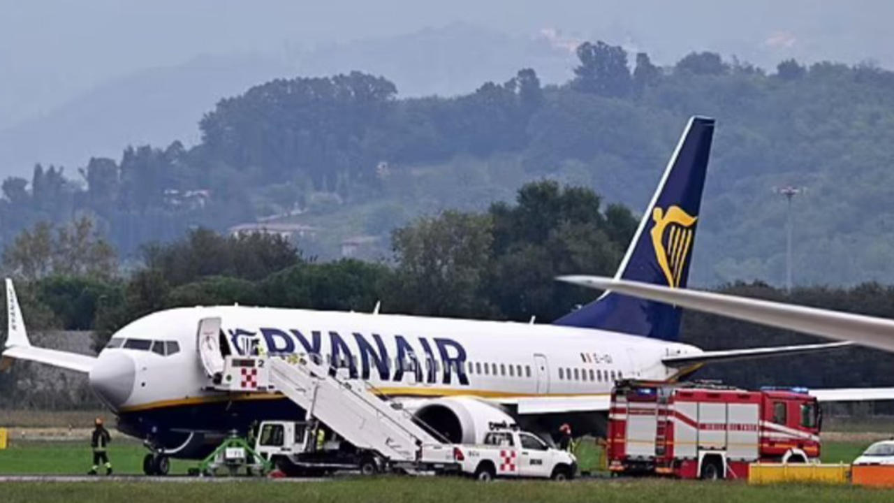 Ryanair boeing flight catches fire in Italy