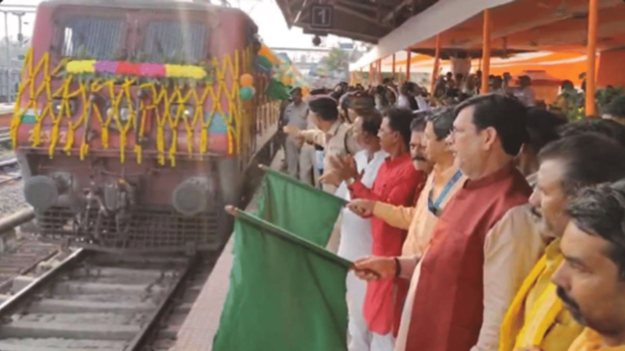 Railway Minister Flags Off Sahibganj-Howrah Intercity Express, Boosting Connectivity in Jharkhand