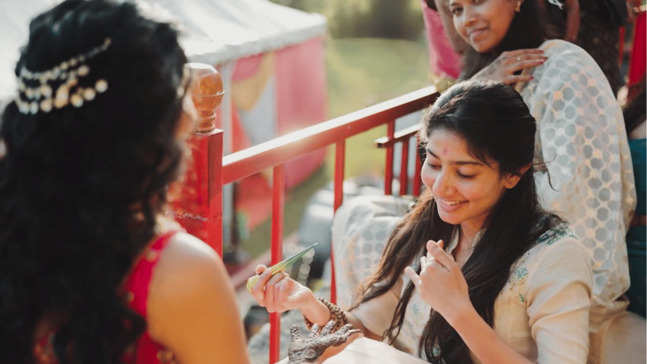 Sai Pallavi applied mehndi to sister Pooja Kannan at her wedding