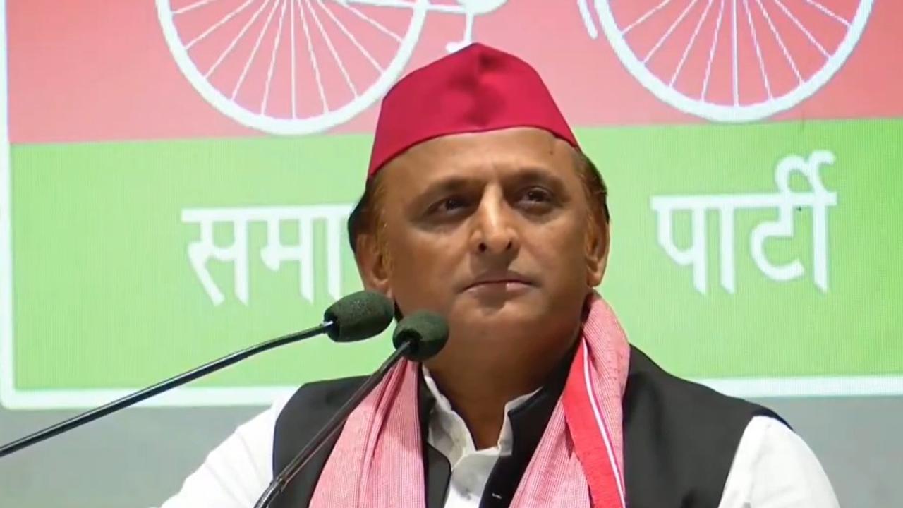 Samajwadi Party president Akhilesh Yadav stokes controversy, equates Hindu seers with mafias 