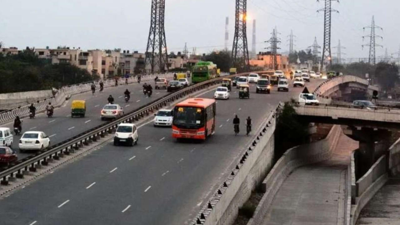 Sarita Vihar Flyover Delhi Partially Shut