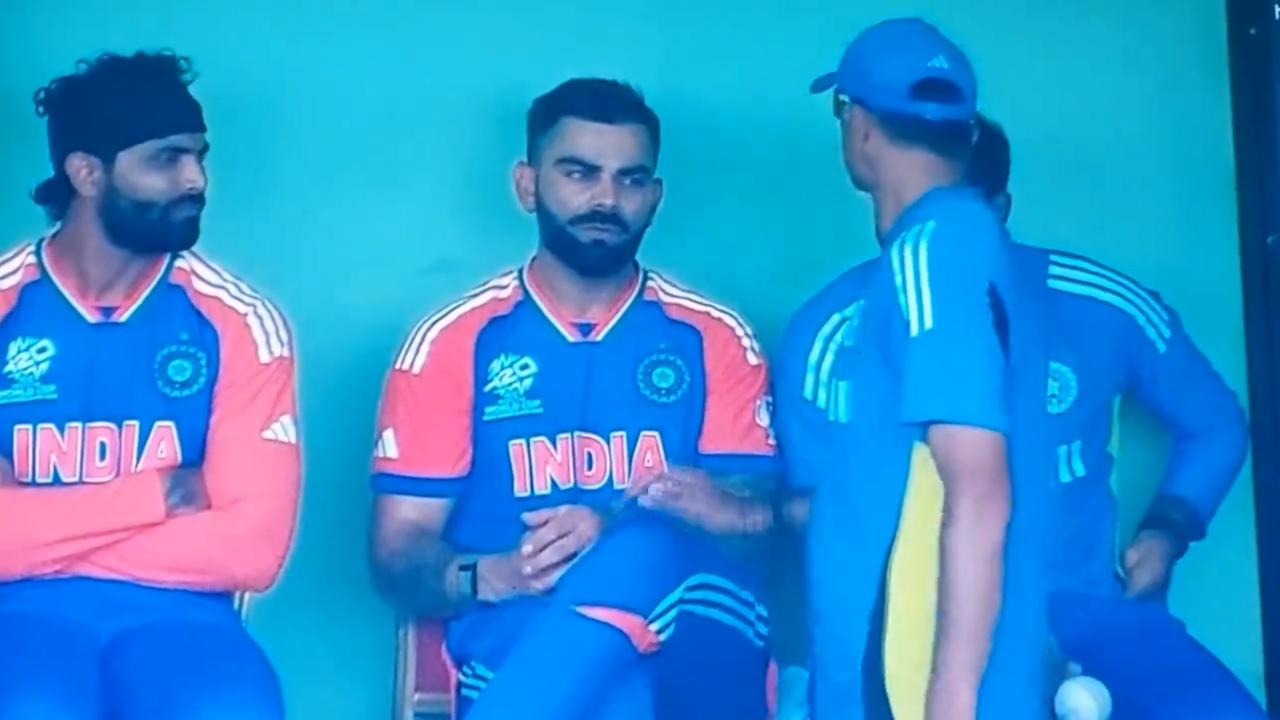 Rahul Dravid consoles Virat Kohli