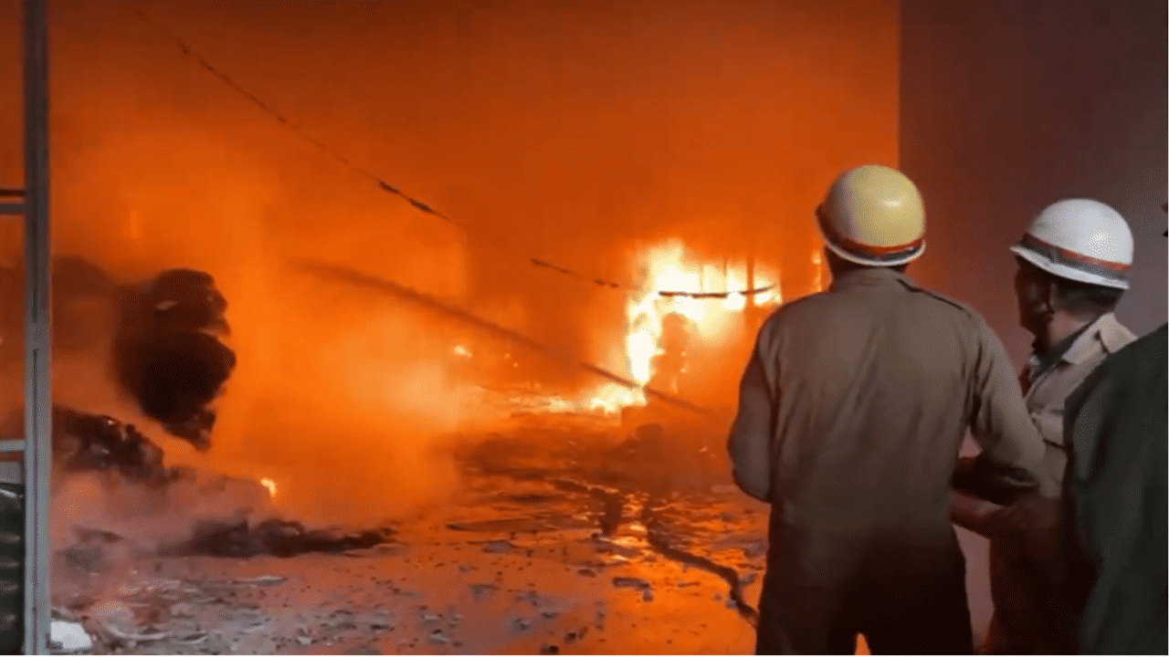 Massive Fire Breaks Out at Masala Factory in UP's Agra, Firefighters on Scene