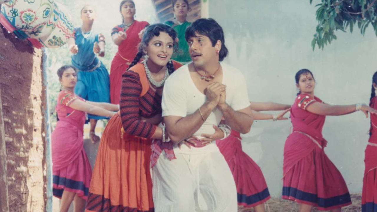 Shilpa Shirodkar and Govinda in Aankhen