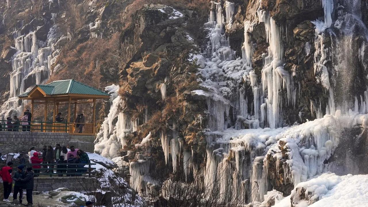 Snow Fall in Kashmir 