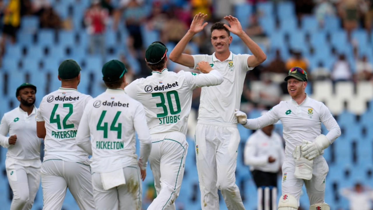 South Africa team celebrates a wicket