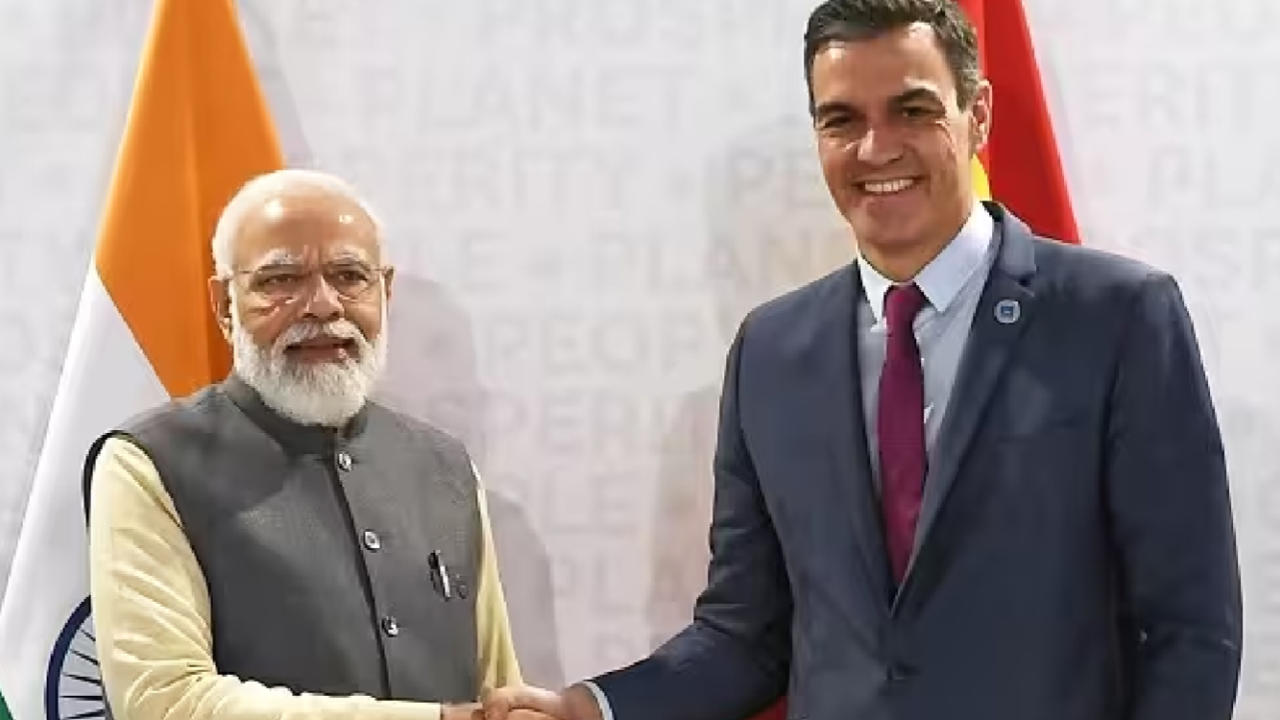  PM Modi & Pedro Sanchez