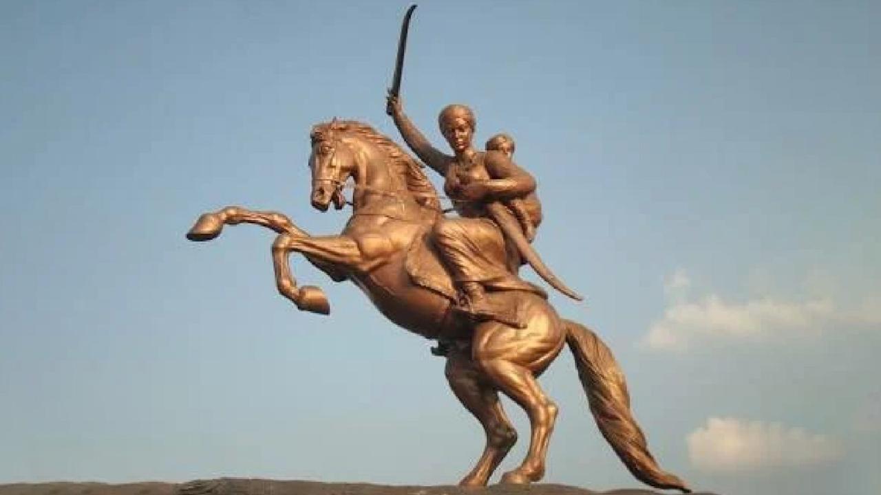  Statue of Rani Laxmibai installed near Shahi Idgah