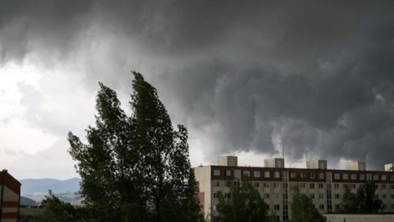 Strong winds and rain in Delhi