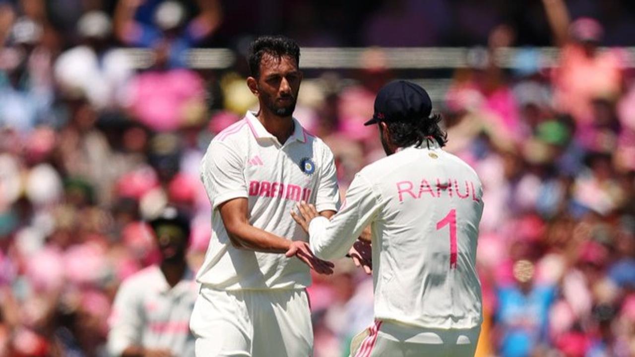 Team India in Pink Jersey During Sydney Test Match 