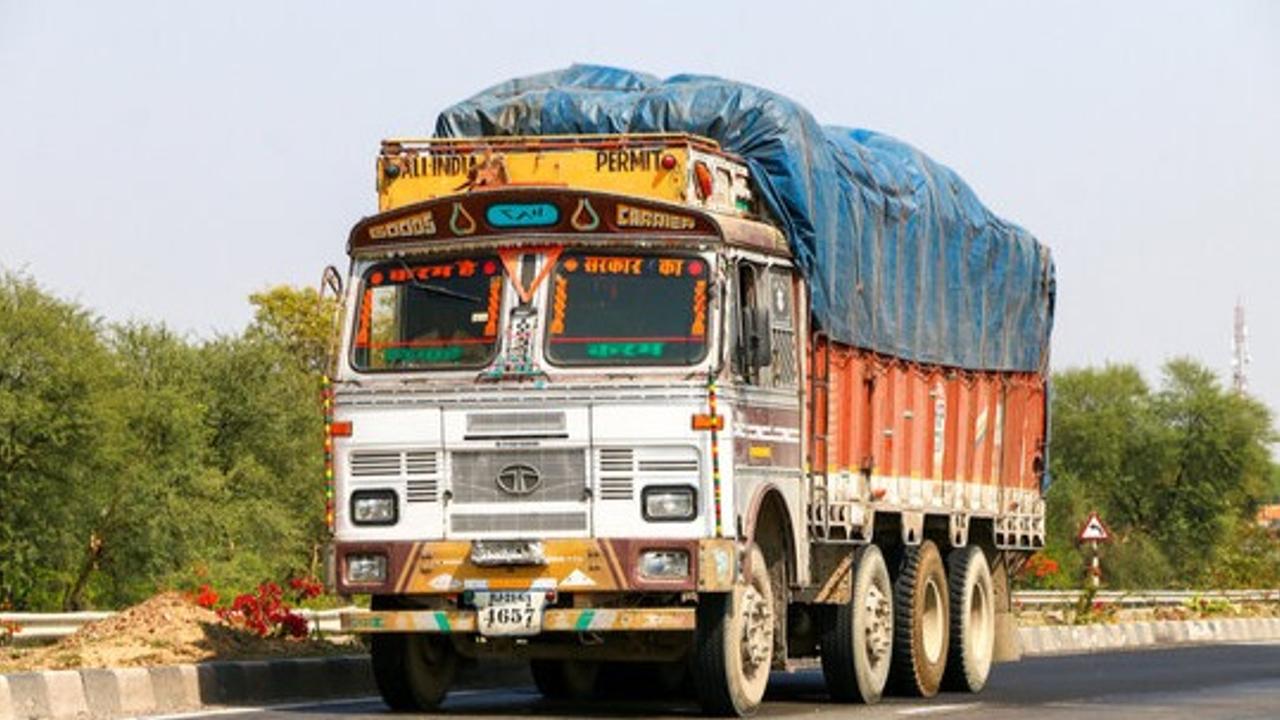  The Delhi Police arrested a truck driver who came from Mumbai, after he allegedly murdered his wife and was living with her decomposing body in his vehicle