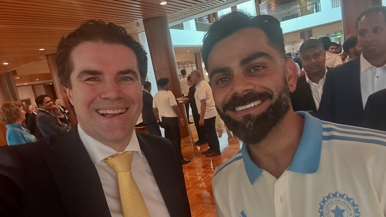 Tim Watts, Virat Kohli